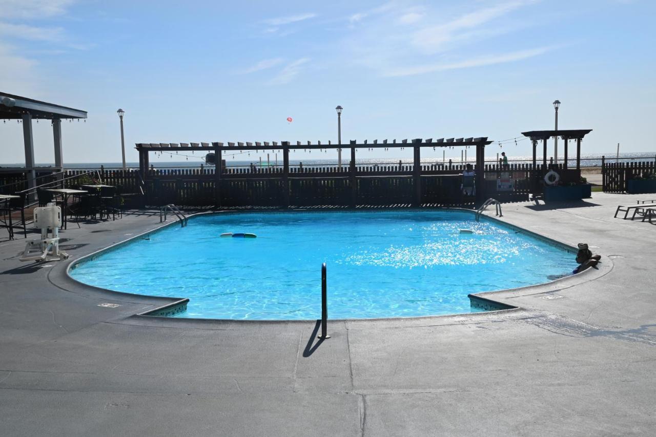Boardwalk 705 Hotel